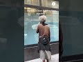 ¿Viajero del tiempo atrapado? Hombre dibuja misteriosas fórmulas en la calle #shorts #viral #tiktok