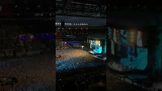 Ed Sheeran who makes the crowd sing Divide Lyon 24/05/2019