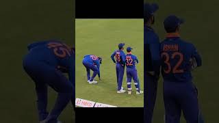 Rohit Sharma 🏏 changing dress 🩲🎽🥻 infront of audience #funny #india #rohitsharma #dress #fun #reels