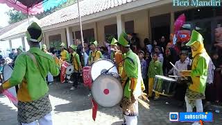 senyum mayoretnya bikin dagdigdug serr #drumband sahabat abah (lagu perahu layar)