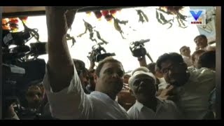 Rahul Gandhi Takes Selfie with old age People in Chandrala Village | Vtv News