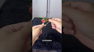 壹根橡皮筋是如何旋轉到另壹根手指的？這壹招簡單好學，妳看懂了嗎？#魔術 #魔術表演 #魔術教學 #shorts