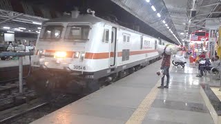 Night Video Of Sparkling Clean Mumbai Pune Sinhagad Express Terminating At Pune Junction On Time !!!