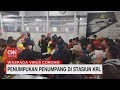 Penumpukan Penumpang KRL Saat PSBB