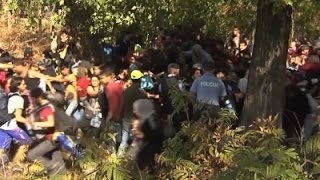 Raw: Migrants Surge Past Police Line in Croatia