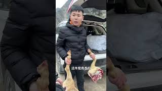 每次就带张嘴回来，又大包小包地拿走，可气的是，老人还拿他当宝！#亲情 #兄弟 #生活 #父母 #shorts #孝顺