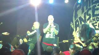 Philip H Anselmo and the Illegals perform #Pantera I’m Broken