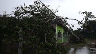 Tornado sorprende a pobladores de Morales, Izabal