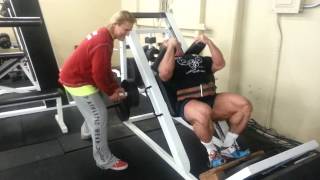 Tom Platz coaching me on hack squats with isotension