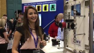 How does a Magnaclean work with Nicole Oliver