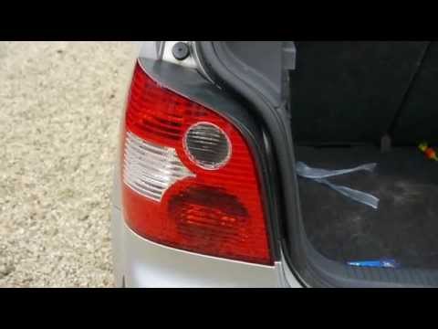 How to change the rear bulb on a VW Polo How to change the rear bulb on a VW Polo