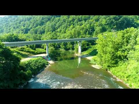What river runs through Pikeville KY?