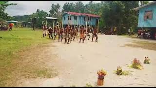 kolomola male dancers