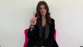 Sophie Vouzelaud vous apprend l'alphabet en langue des signes