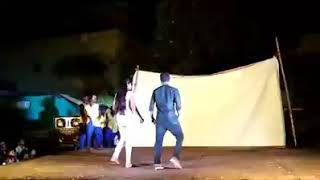 Aadaludan paadalai keattu roup dance