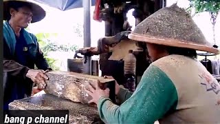 proses penggergajian kayu jati bahan mebel.woodworking indonesia