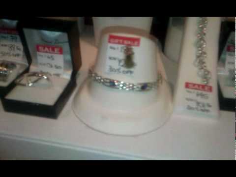 Fly inside jewelry display Fly inside jewelry display