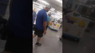 Dum mensos at Wal-mart