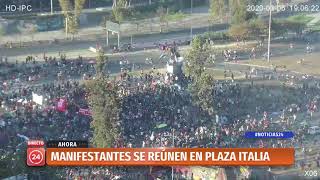 Manifestantes se reúnen en Plaza Italia durante la tarde de este viernes | 24 Horas TVN Chile