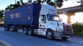 𝙒𝘼𝙉 𝙃𝘼𝙄 Container Trucks