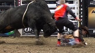 WRECK: Ben Jones concussed by Knothead (PBR)