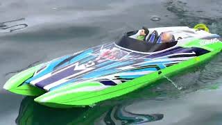 Traxxas M41 Catamaran vs Bancroft Mad Flow V3 Brushless 589mm (23.2\