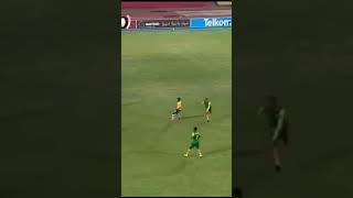 ntsako Makhubela skills vs Sundowns #kasiflava #football Mzansi skills #diski #kasi #soccer #mzansi