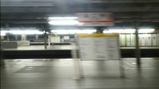 深夜の名古屋駅を通過するサンライズ瀬戸 出雲