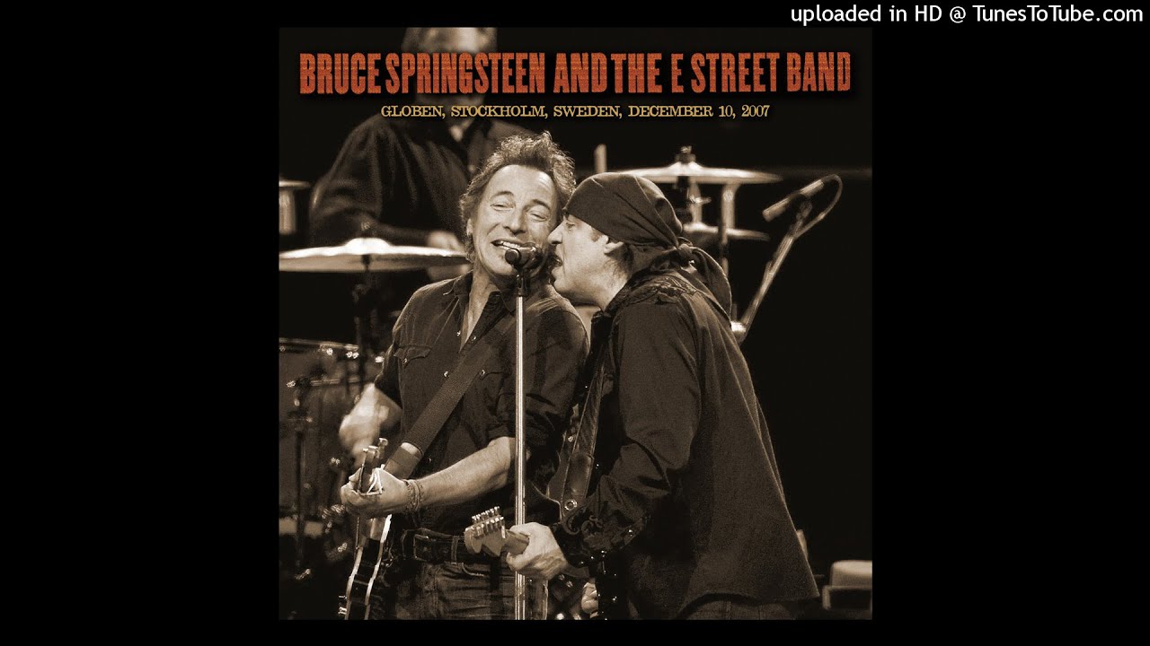 Bruce Springsteen Radio Nowhere Stockholm 10/12/2007 - YouTube