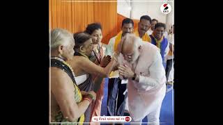 Karnataka: PM Modi meets Padwa Awardees Tulsi Gowda and Sukri Bommagowda | SHORTS #shorts