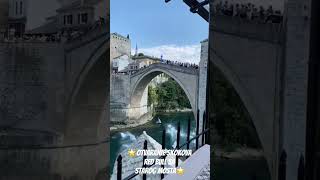 Nevjerovatan grupni skok sa Starog mosta red bull ! Crazy jump #bih #visitmostar #mostar