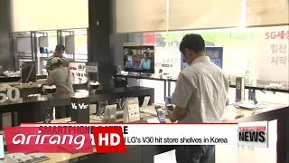 Samsung's Galaxy Note 8 and LG's V30 hit store shelves in Korea