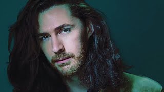 Hozier Stuns with ‘Too Sweet’ \u0026 Emotional Tribute to Pogues’ ‘Fairytale of New York’ on SNL!