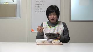 ともべ幼稚園　今日の給食「味噌ラーメン」を食べる