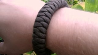 easy to make Quick Release Paracord Bracelet