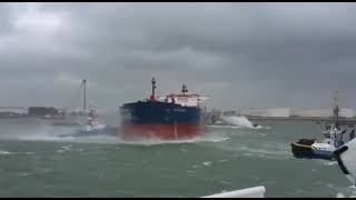 Massive ship | Pulling power of Tugs | Rough Sea | Marine | Sailor | Storm | Port @Pacificwrench