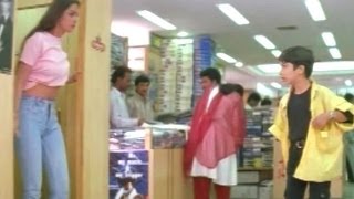 Simran Showing Her Navel To Boy In Shopping Complex - Comedy Kings - Akkineni Nagarjuna, Simran