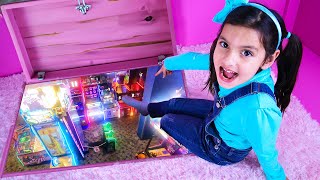 Ellie Emma & Charlotte Finds a Secret Slide in Their Room!