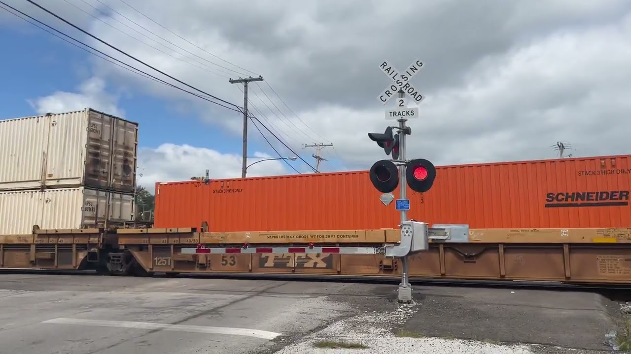 CSX 877 Leads Intermodal East | Poplar St. Railroad Crossing #2 ...