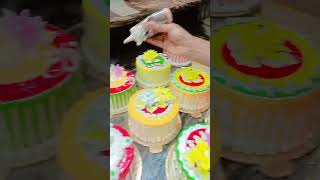 silver spray spreading on cake for shinning 😄