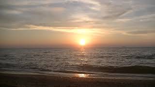 日本海に沈む夕陽　新潟県村松浜から     Sunset over the Japan Sea from Muramatsuhama