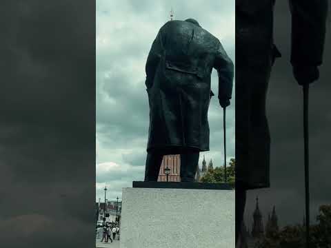 What do tourists do at Big Ben?