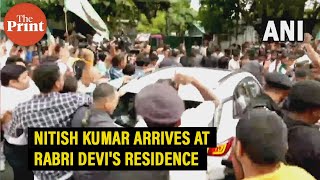 Nitish Kumar arrives at the residence of Rabri Devi in Patna after tendering his resignation