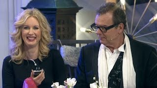 Blooper: Steffos julklapp föll ihop i Jennys hand - Nyhetsmorgon (TV4)