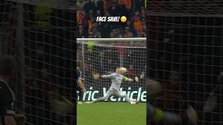 Muslera face saves! 😖