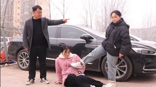 孕妇不小心刮到豪车，车主竟动手殴打孕妇，一个电话车主傻眼了