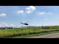 着陸から離陸する陸上自衛隊のuh 1j