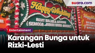 Puluhan Karangan Bunga Dikirim Penggemar Lokal Sampai Luar Negeri untuk Pernikahan Rizky Billar dan