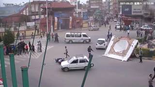Nepal earthquake video and footage at a road on 25 April  2015