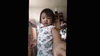 Baby shaking  dance/甩尿布2